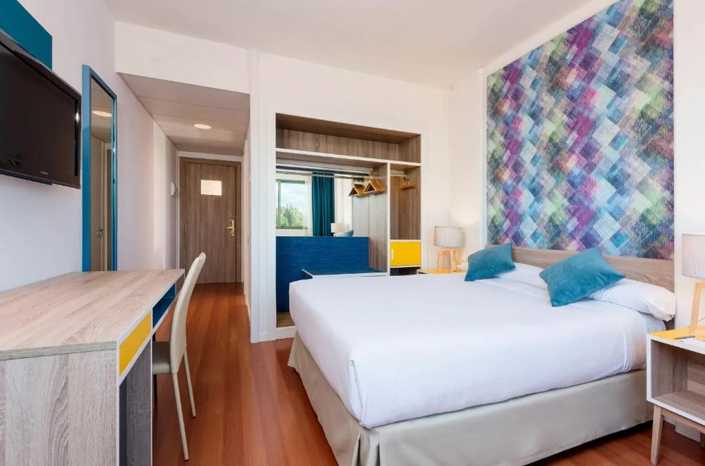 Quarto Standard - 1 cama grande — Hotel Guadalajara and Conference Center, Affiliated by Meliá