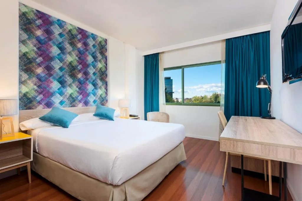 Quarto Standard - Cama extragrande — Hotel Guadalajara and Conference Center, Affiliated by Meliá