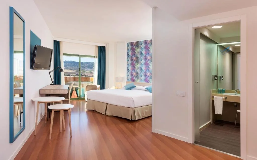 Quarto Familiar — Hotel Guadalajara and Conference Center, Affiliated by Meliá