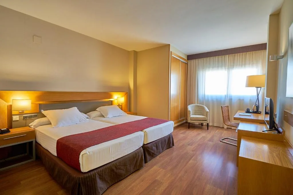Quarto Duplo com cama extra — Hotel Guadalmedina