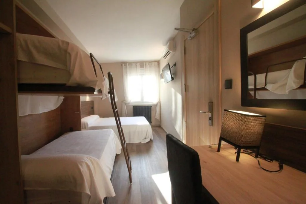 Hotel, H de l'Anton
