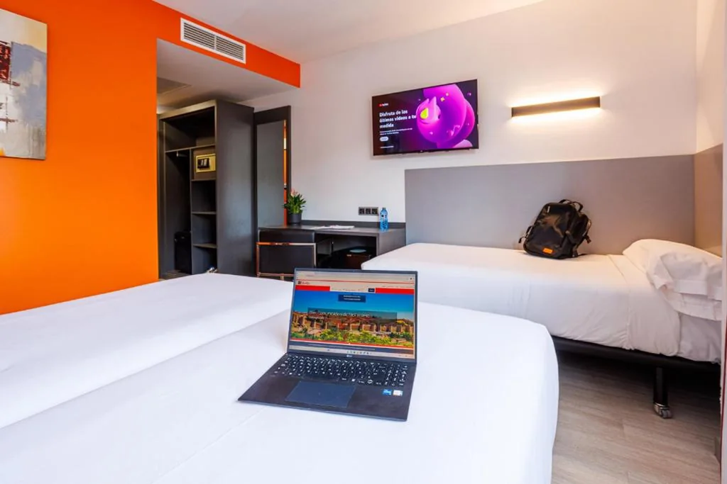 Chambre triple — Hotel H2 Avila