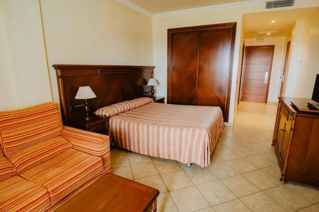Doppelzimmer mit Schlafsofa — Hotel Hacienda Don Manuel