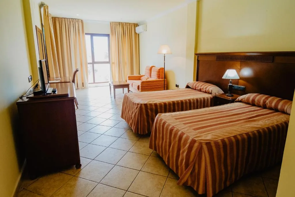 Doppelzimmer mit Schlafsofa — Hotel Hacienda Don Manuel