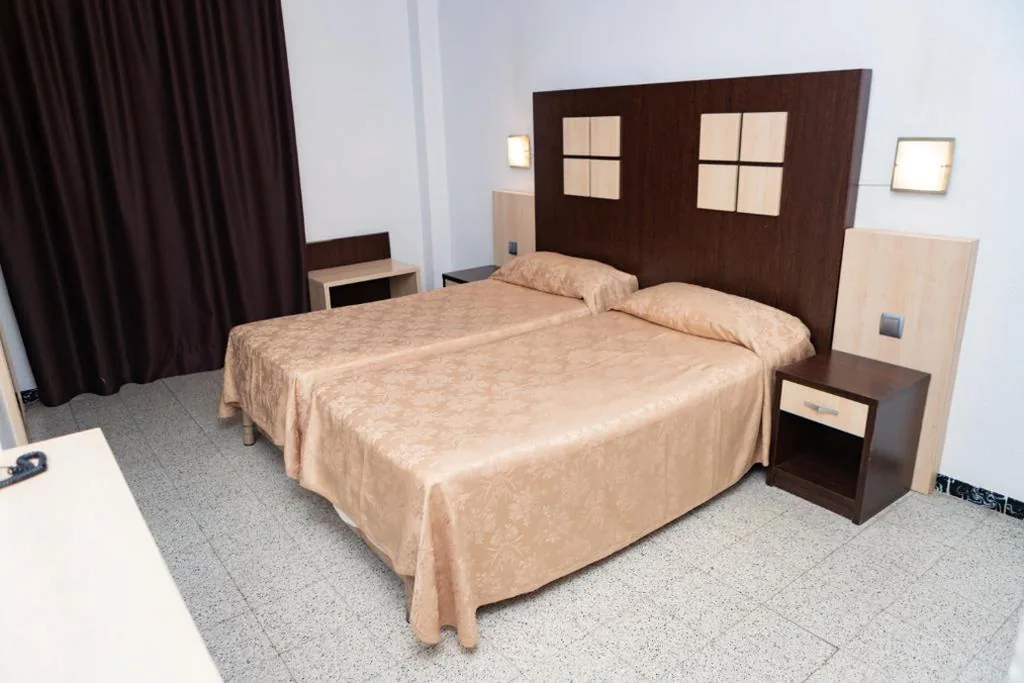 Doppelzimmer (2 Erwachsene + 1 Kind) — Hotel Haromar