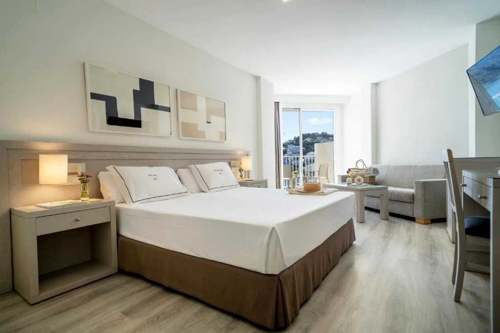 Habitación Doble Supreme con vistas laterales al mar — Hotel Helios Costa Tropical