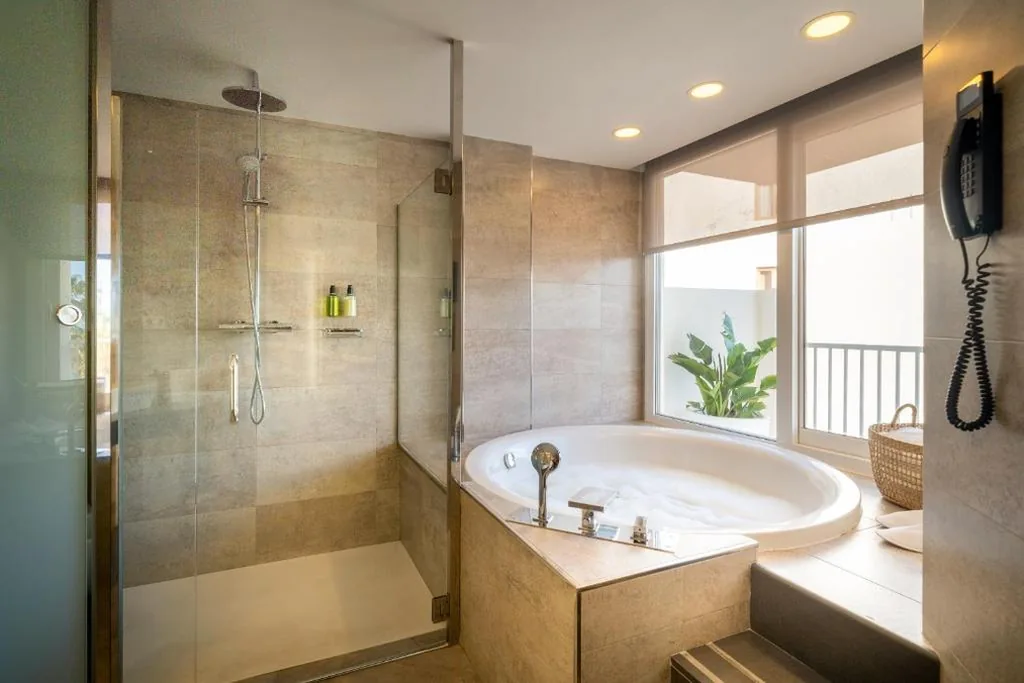 Suite Junior con bañera de hidromasaje — Hotel Helios Costa Tropical