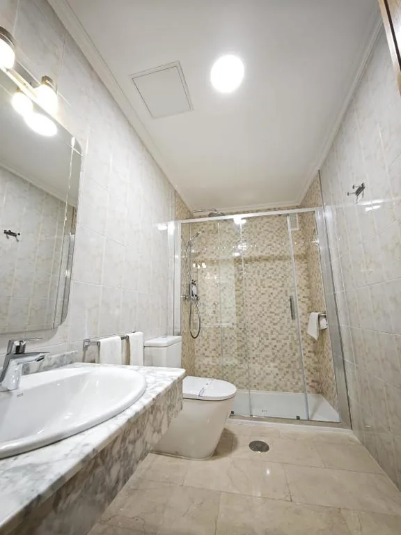 Dreibettzimmer (2 Erwachsene + 1 Kind) — Hotel Helmántico