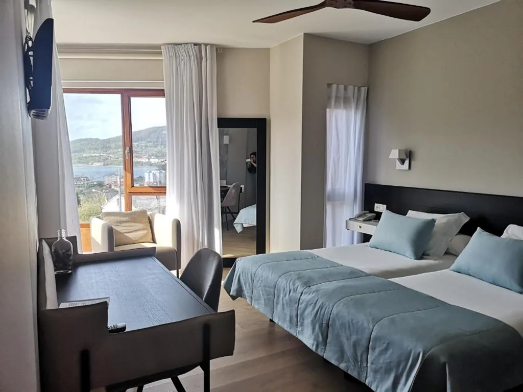 Chambre double avec vue sur la mer - Adaptée aux personnes à mobilité réduite — Hotel Herbeira