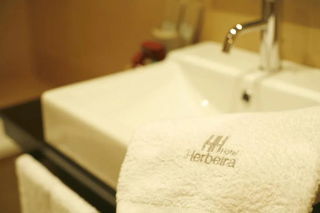 Chambre double supérieure avec vue sur la mer — Hotel Herbeira