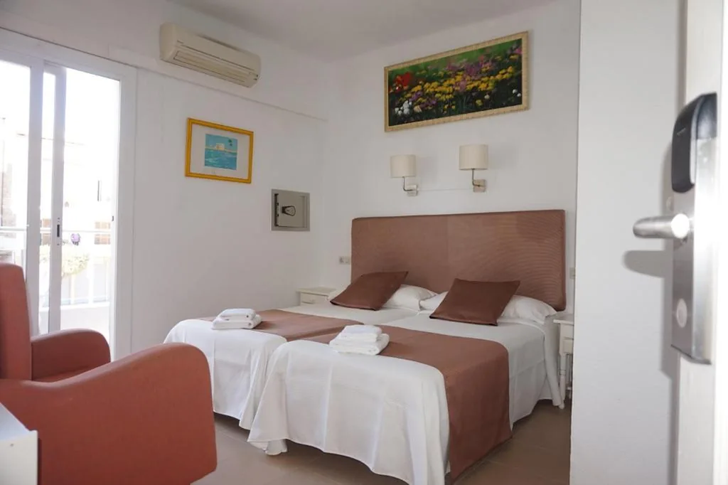 Quarto duplo com cama extra - 2 camas — Hotel Hermes