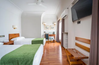 Hotel Hernán Cortés — photo 2