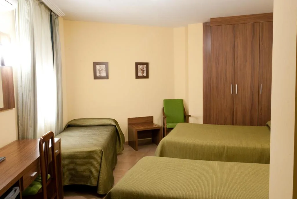 Dreibettzimmer — Hotel Hidalgo Quijada