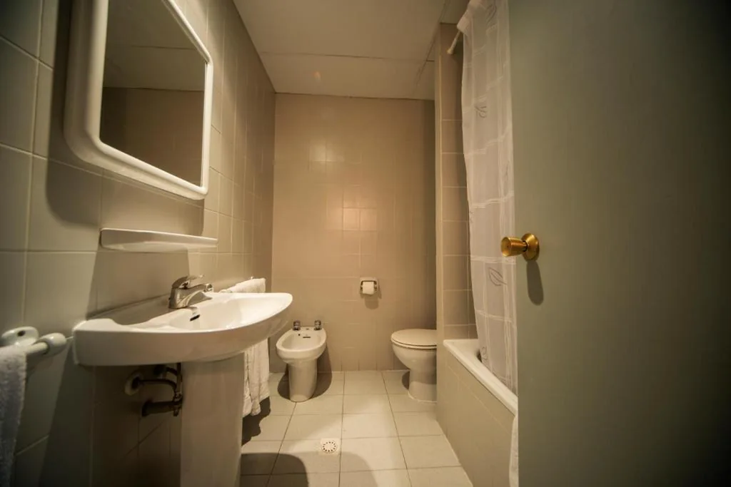 Quarto Quádruplo Económico — Hotel Hipic