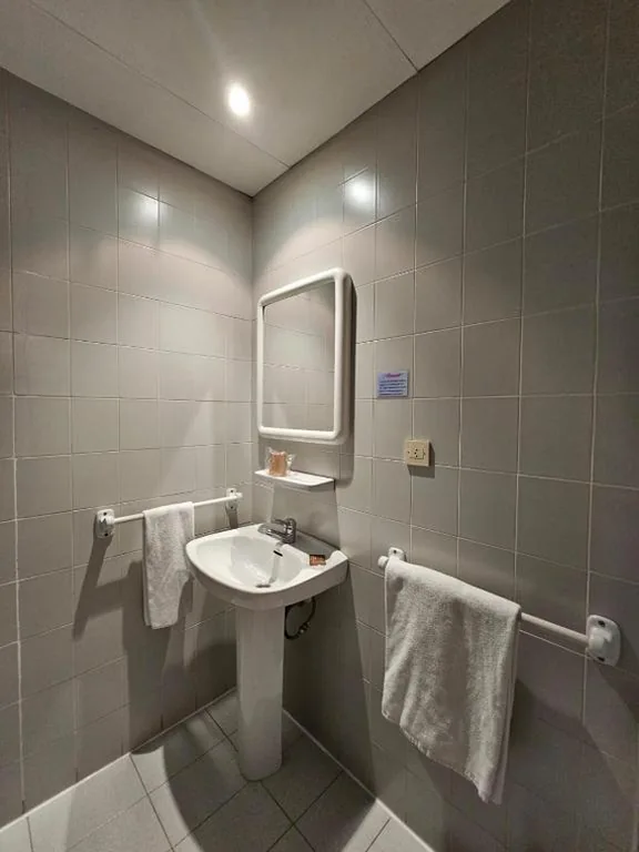 Quarto Triplo Económico — Hotel Hipic