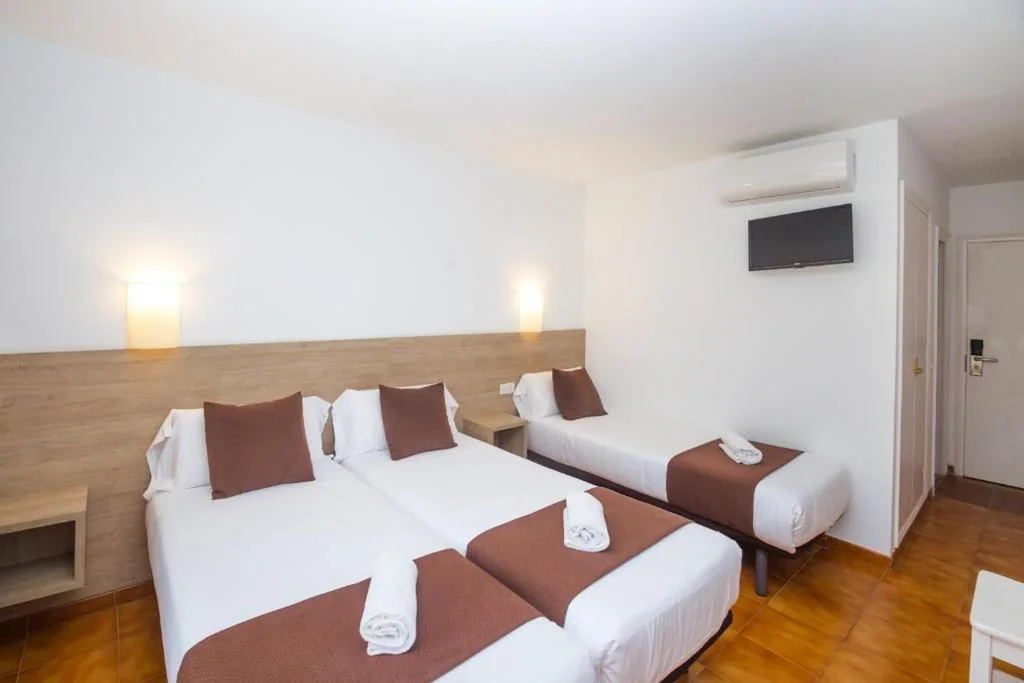 Habitación Triple Estándar — Hotel Hipica Park