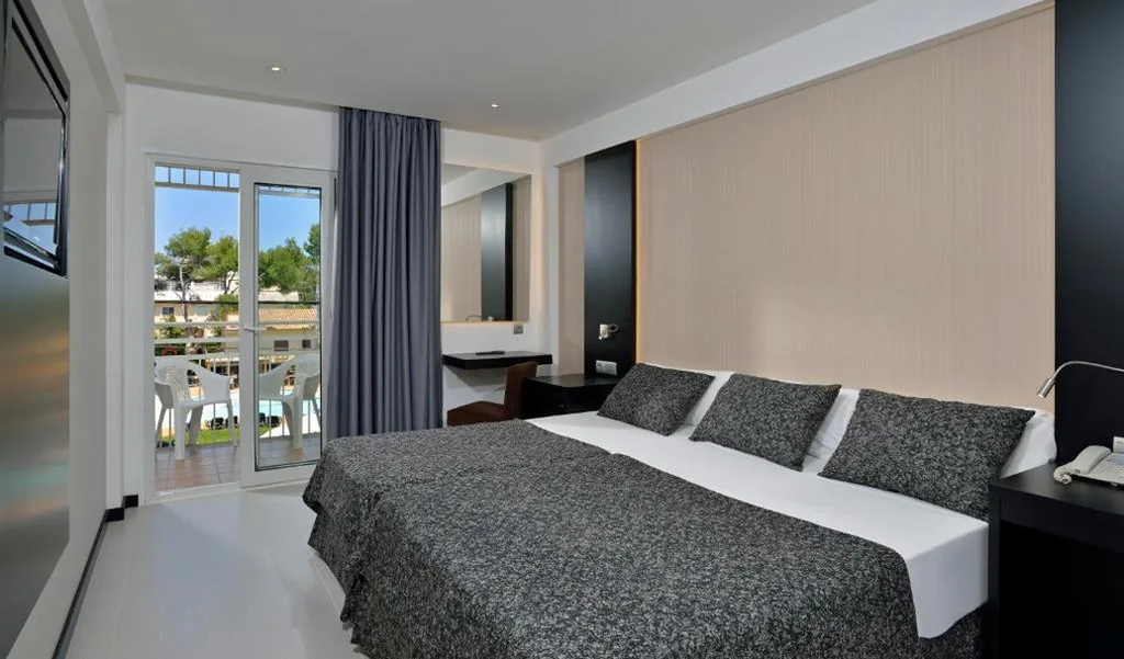 Triple Room — Hotel Hispania