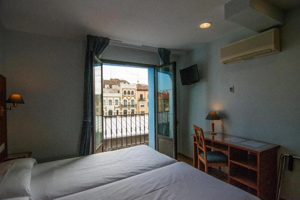 Habitación Doble con cama supletoria — Hotel Hispania