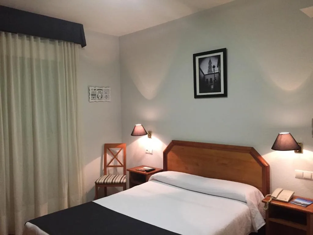 Habitación Doble Económica - 1 o 2 camas — Hotel Hispania