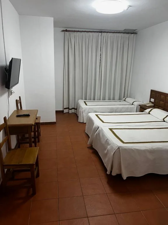 Economy Triple Room with Interior View — Hotel Hispanidad