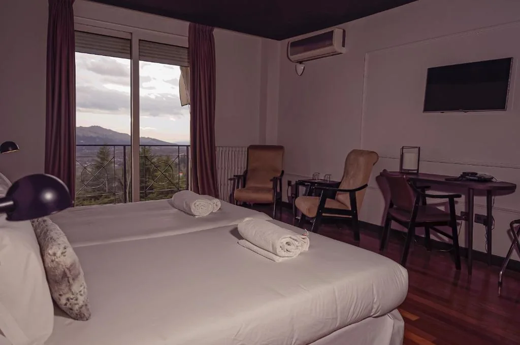 Habitación Doble con vistas al lago - 2 camas individuales — Hotel Hita "Nature Experience" for all