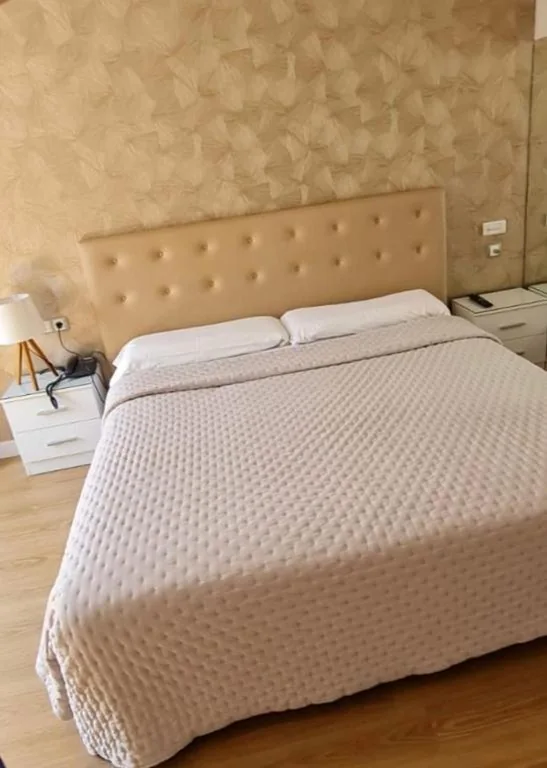 Camera Superior con letto king-size — HOTEL HOLIDAY camino de Santiago por la costa en playa America