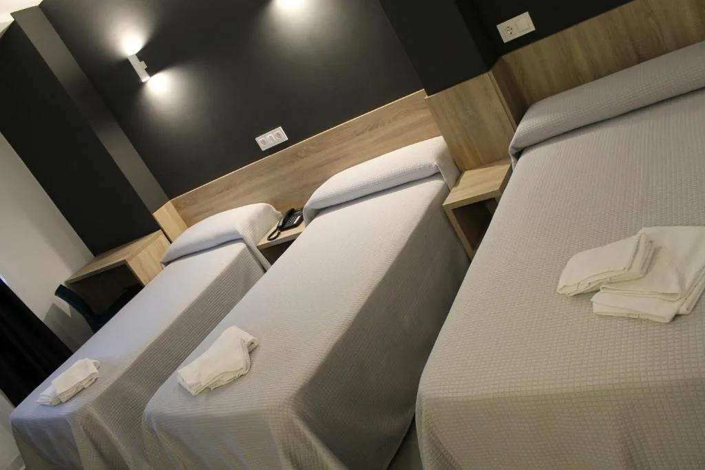 Quarto Triplo — Hotel Hollywood