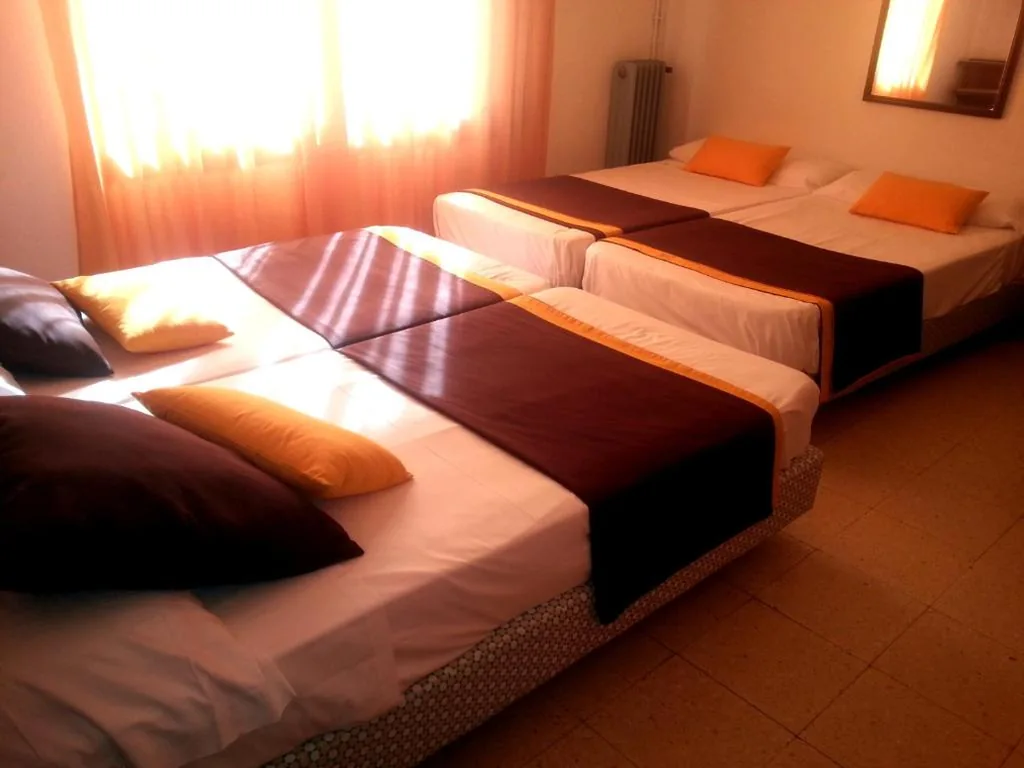 Camera Quadrupla (3 adulti + 1 bambino) — Hotel Hostal del Sol