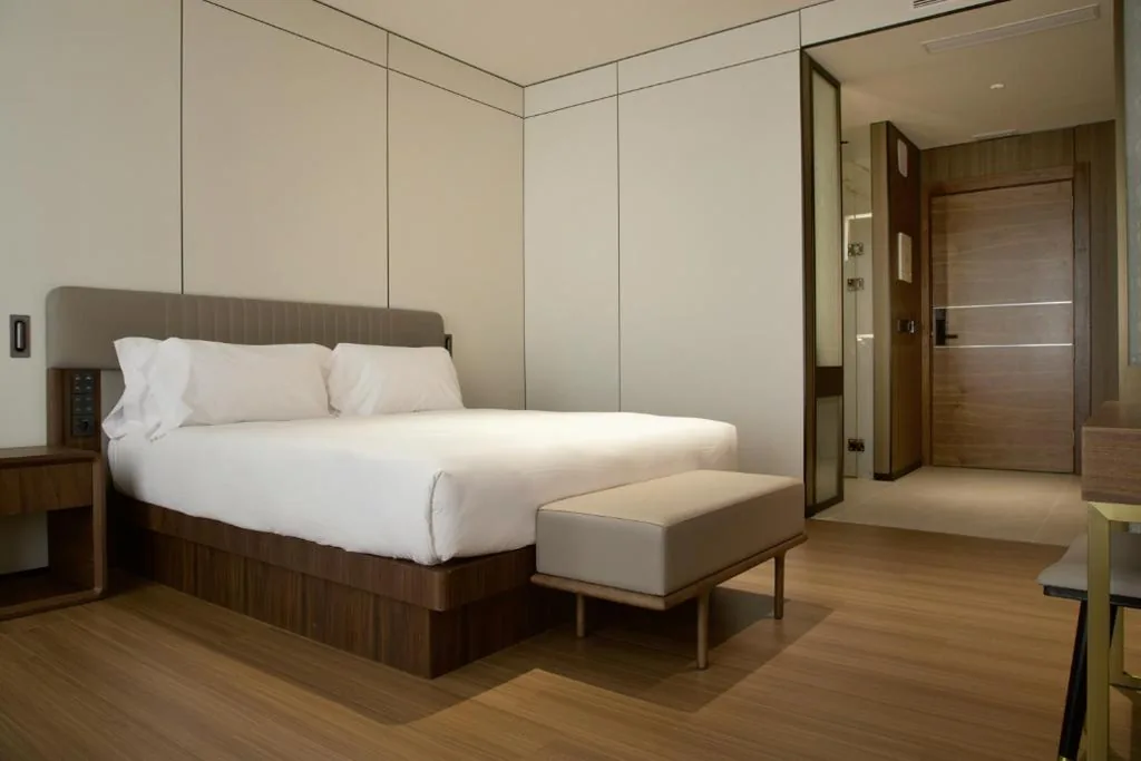 Superior-Zimmer mit 1 großem Bett — Hotel Hualton