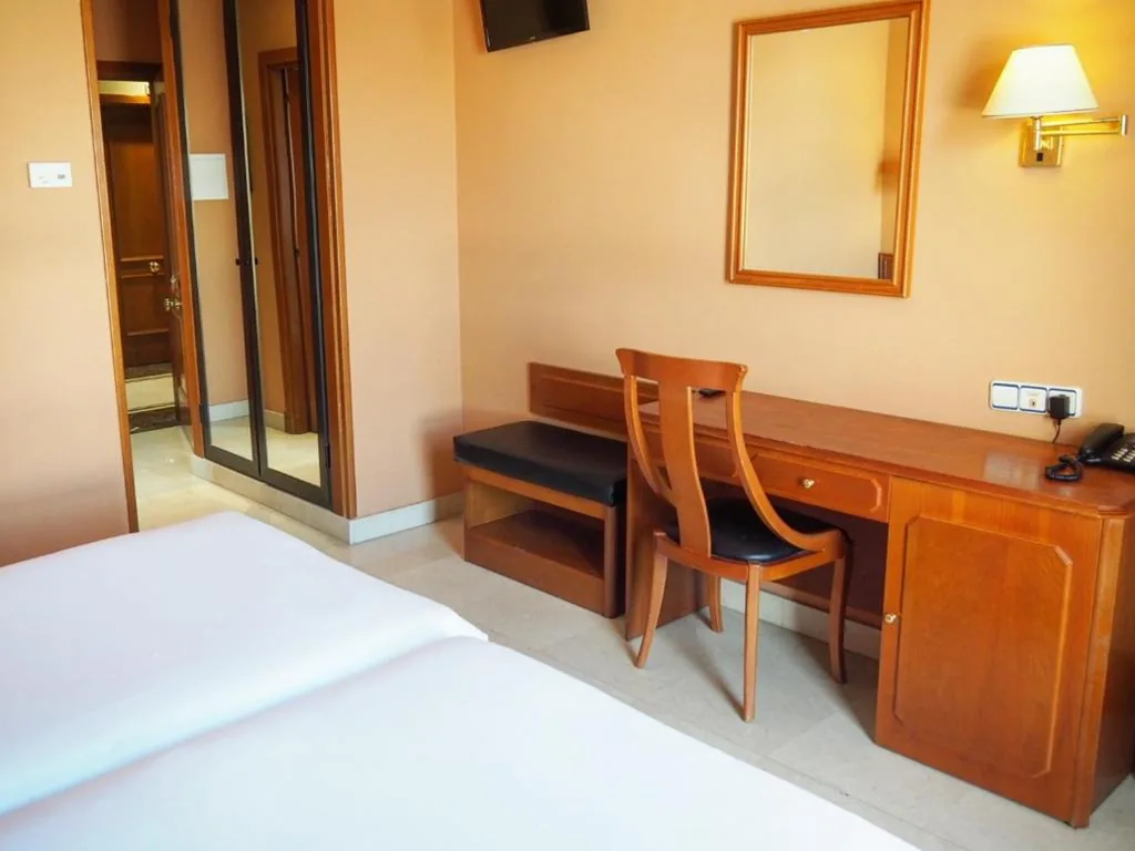 Habitación Doble con baño - 1 o 2 camas — Hotel Humanes