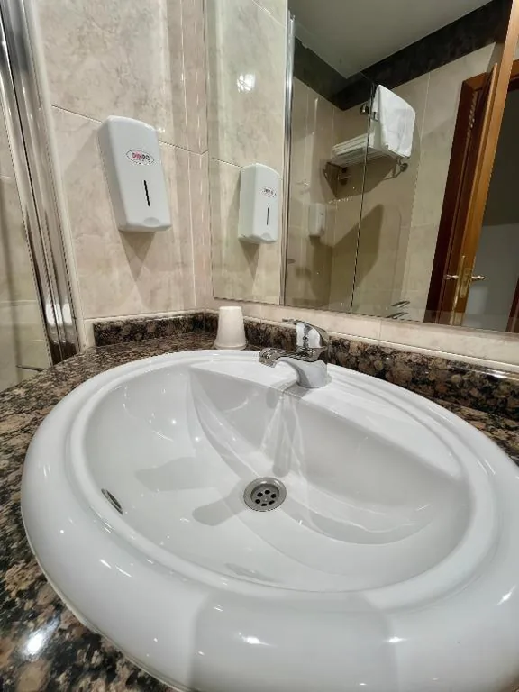 Habitación Triple (2 adultos + 2 niños) — Hotel Humanes
