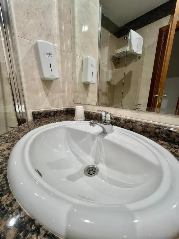 Habitación Triple Básica — Hotel Humanes
