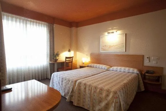 Tweepersoonskamer - 1 of 2 bedden — Hotel Igartza
