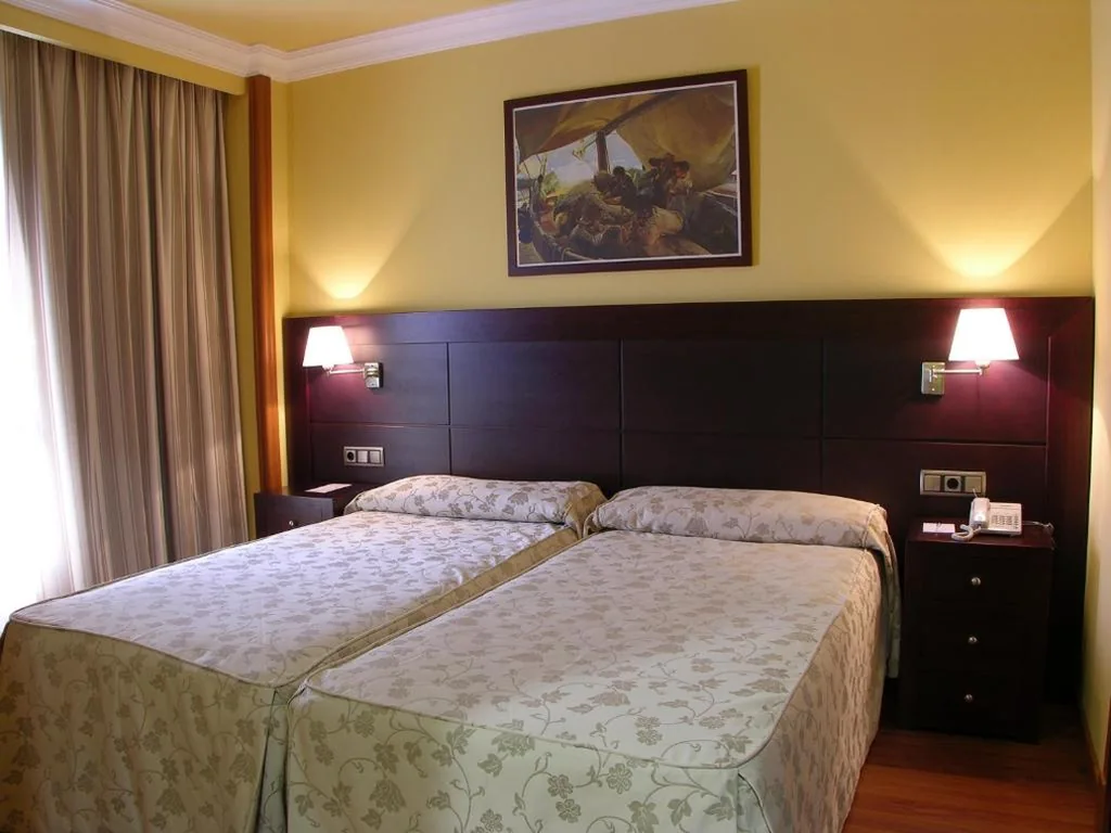Doppelzimmer mit Zustellbett (3 Erwachsene) — Hotel II Castillas Ávila