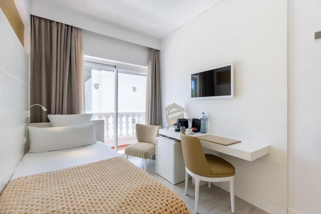 Eenpersoonskamer — Hotel Illa d'Or & Club Apts 4* Sup