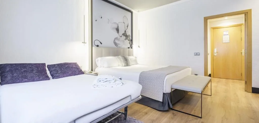 Premiumzimmer (3 Erwachsene) — Hotel Ilunion Bilbao