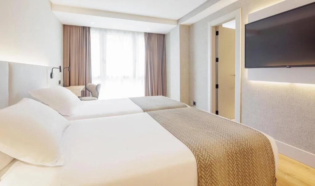 Habitación Triple (3 adultos) — Hotel Ilunion San Sebastián