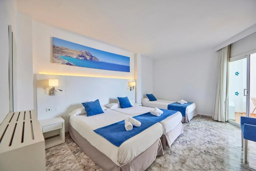 Habitación Triple (2 adultos + 1 niño) — Hotel Ilusion Calma & Spa