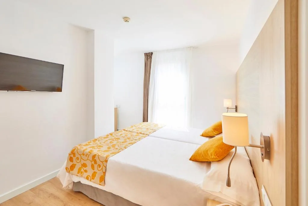 Zimmer mit Stadtblick – 2 Betten — Hotel Ilusion Moreyo - Adults Only