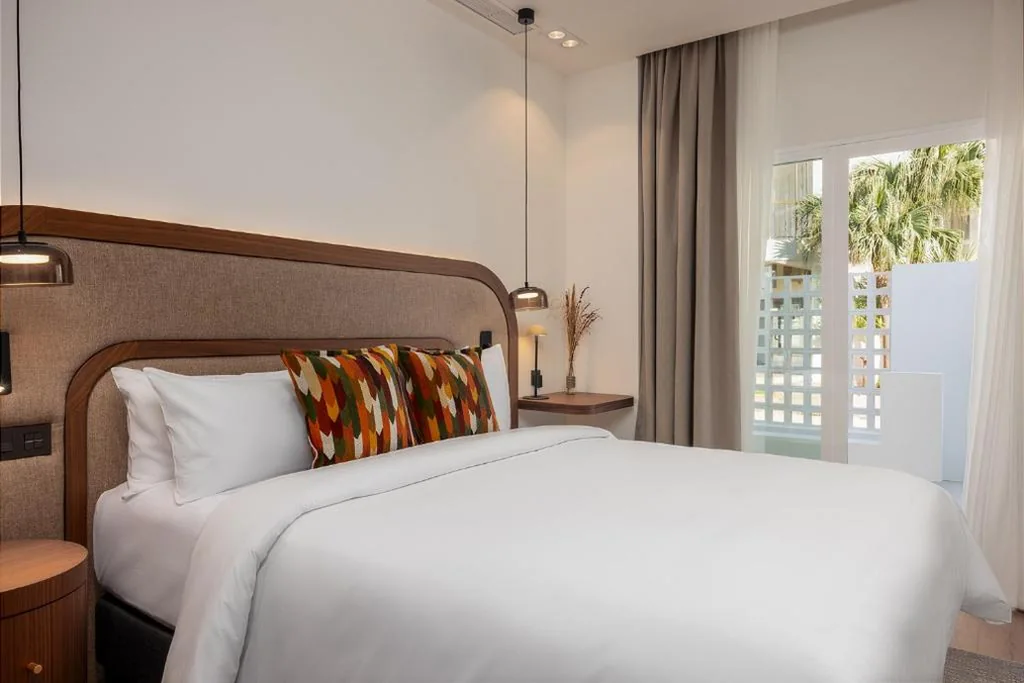 Habitación Estándar - 1 cama grande — Hotel Indigo Gandia Beach by IHG