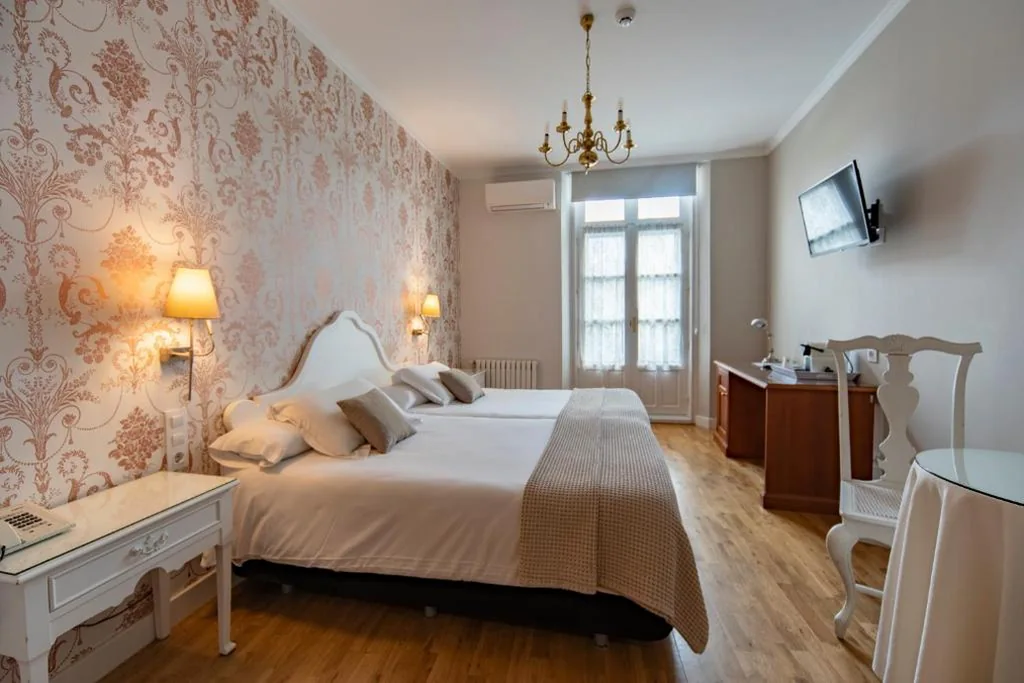Tweepersoonskamer met uitzicht - 1 of 2 bedden — Hotel Infanta Isabel by Recordis Hotels