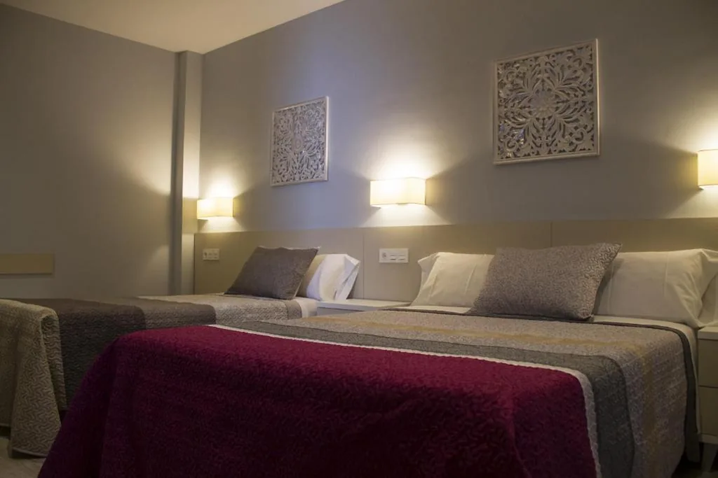 Habitación Triple con vistas al jardín — Hotel Infante Antequera