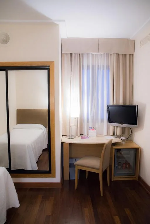 Quarto Individual — Hotel Inglaterra