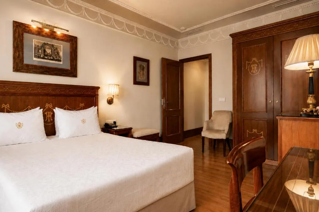 Camera doppia classica con parcheggio incluso — Hotel Inglaterra