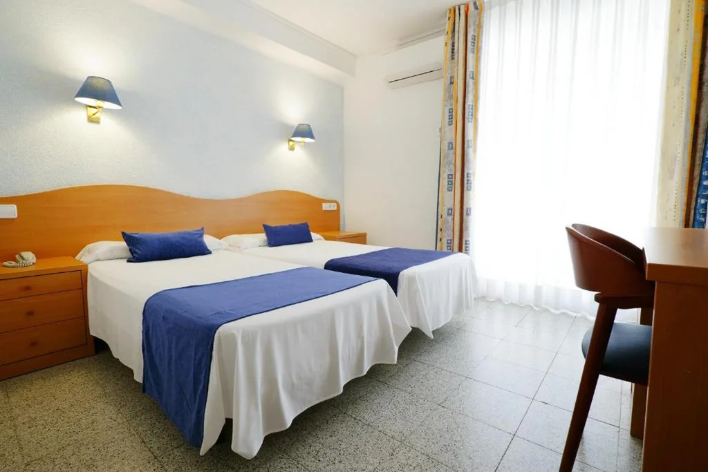 Habitación Doble Interior - 1 o 2 camas — Hotel Internacional