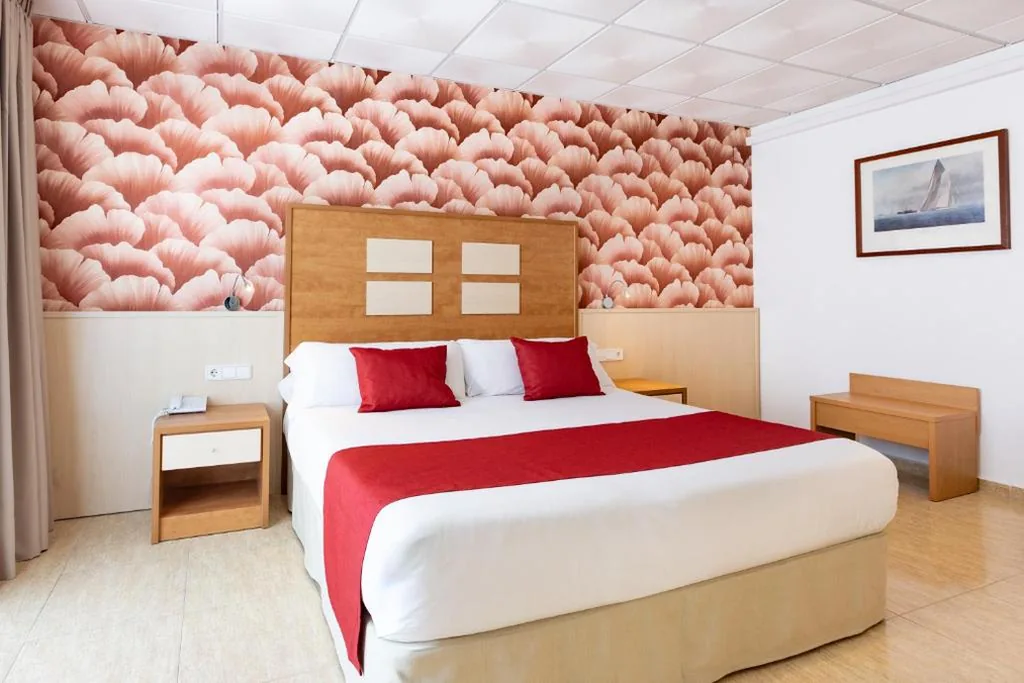 Habitación Doble Superior con vistas al mar y bañera de hidromasaje — Hotel Internacional