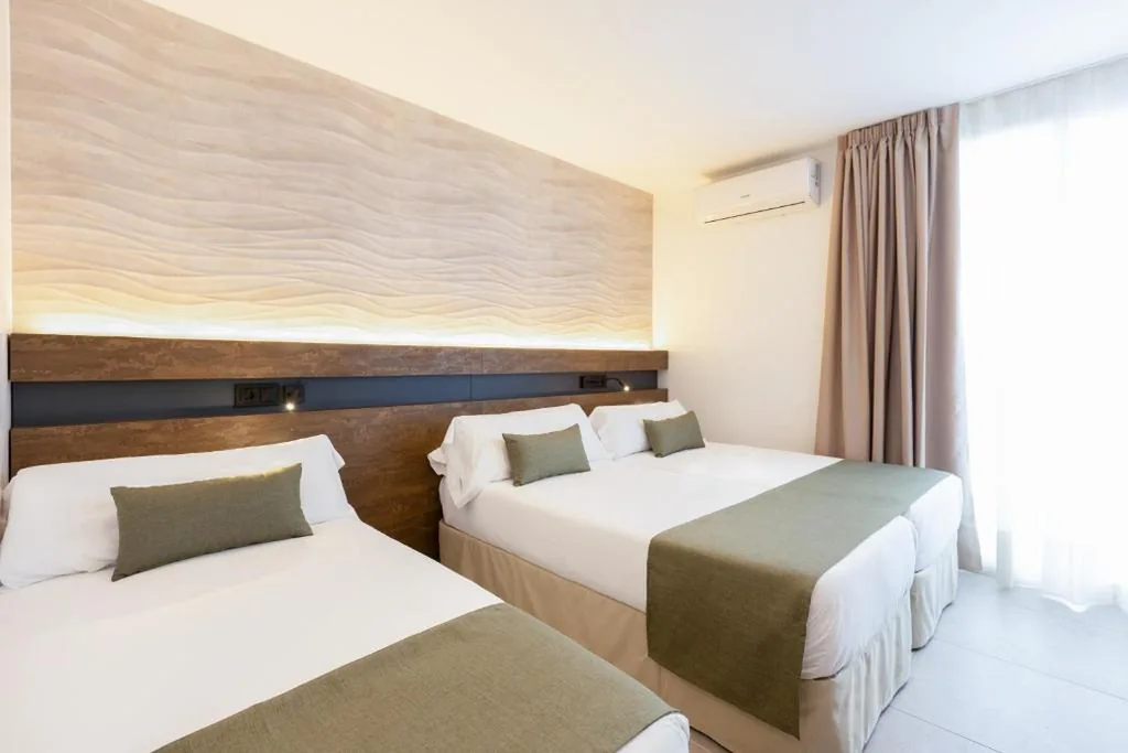Habitación Interior Confort (3 personas) — Hotel Internacional