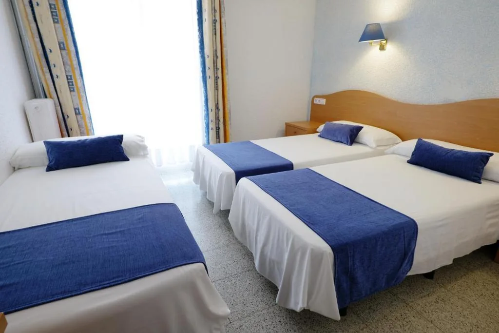 Habitación Triple Interior — Hotel Internacional