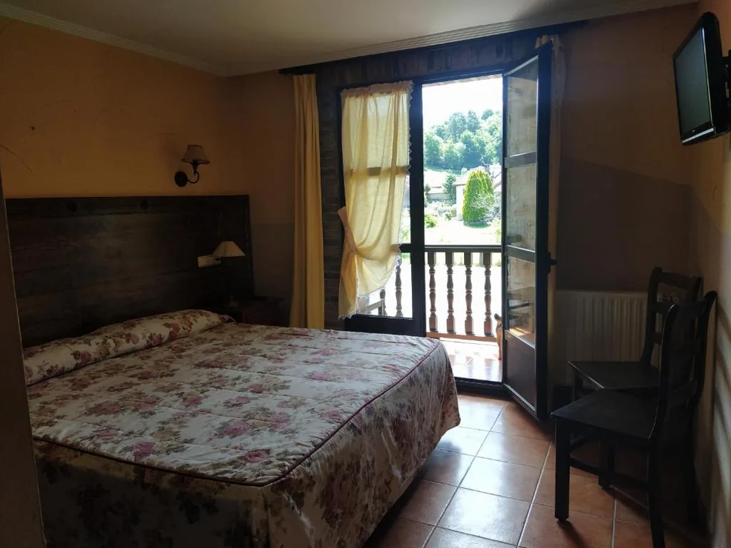 Standard-Doppelzimmer mit Balkon – 1 oder 2 Betten — Hotel Intriago I & II