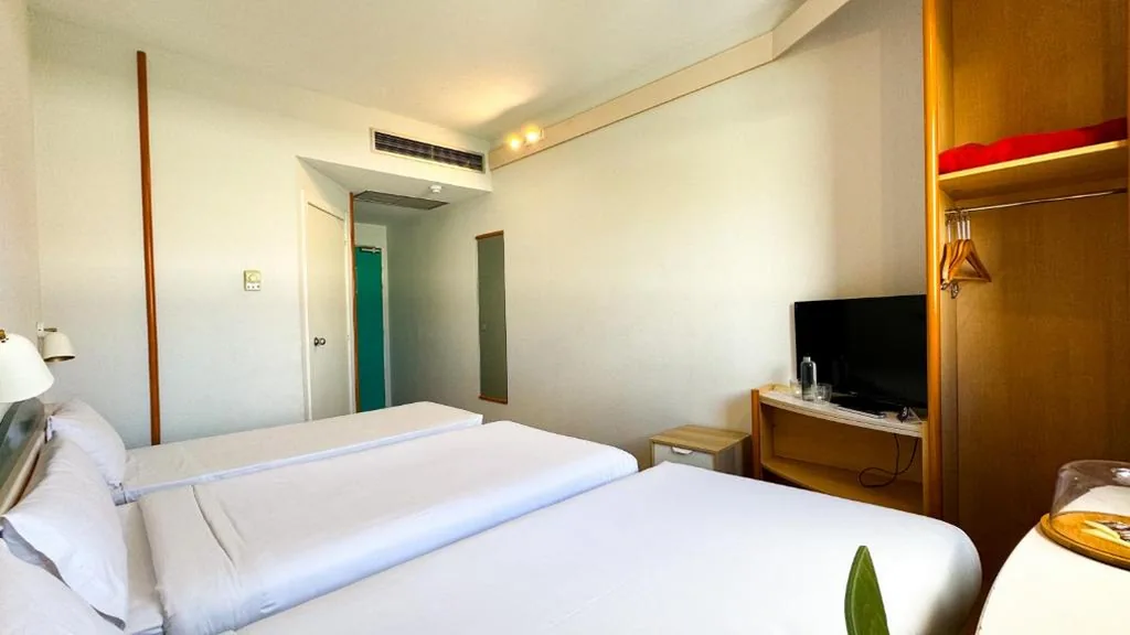 Dreibettzimmer (2 Erwachsene + 1 Kind) — Hotel Iris Guadalajara
